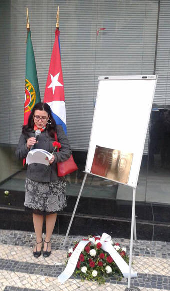 Representantes de la embajada cubana pronunciaron discuros en homenaje a los mártires.  Foto: Embajada de Cuba en Portugal.