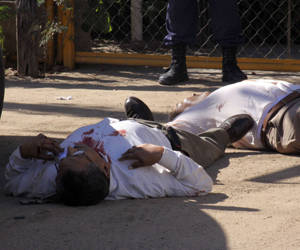 La escena del asesinato de Aurelio Fausto Cháidez Chavarín, ex alcalde de Angostura. Foto: Juan Carlos Cruz/ Proceso.