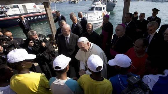 Noticias de Sociedad, actualidad y última hora en el diario HOY ... www.hoy.es660 × 371Buscar por imágenes El Papa Francisco, durante una visita Lampedusa en 2013. Foto: Tomada de www.hoy.es