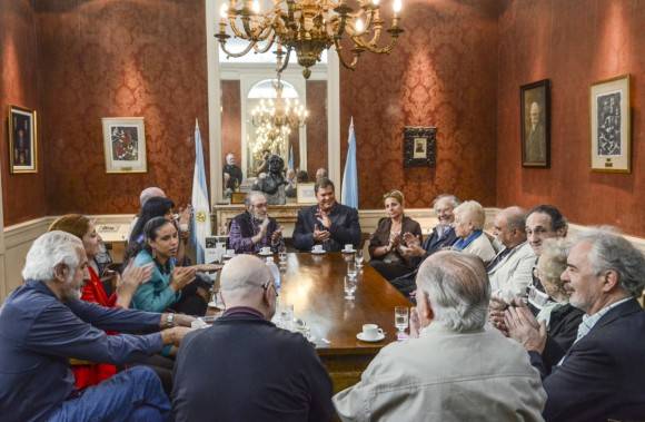 Ramón y los intelectuales argentinos. Foto: Kaloián Santos Cabrera / Cubadebate