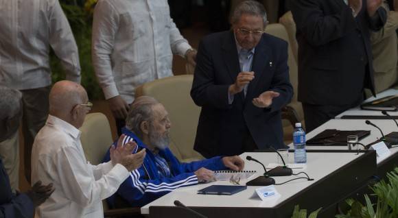 Fidel Castro en la clausura del VII Congreso del Partido Comunista Cuba. Foto: Ismael Francisco/ Cubadebate