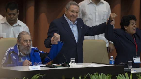 Raúl y Fidel en la Clausura del VII Congreso del PCC. Foto: Ismael Francisco/Cubadebate