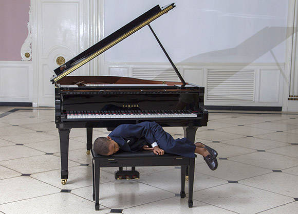Reynaldo Guanche se puso en la piel de Esteban, un niño que quiere ser pianista. Foto: Ismael Francisco/Cubadebate.