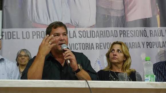 Ramón Labañino, junto a otra luchadora incansable, su compañera Elizabeth Palmeiro, visitan Argentina.