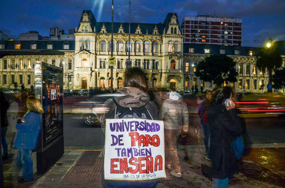 Manifestación en Argentina contra la privatización de la educación. Foto: Kaloian/ Cubadebate.