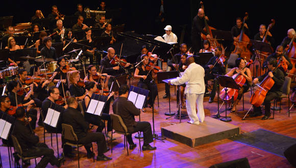 Joaquín Betancourt dirigió y disfrutó  cada partitura. Foto: Marianela Dufflar 