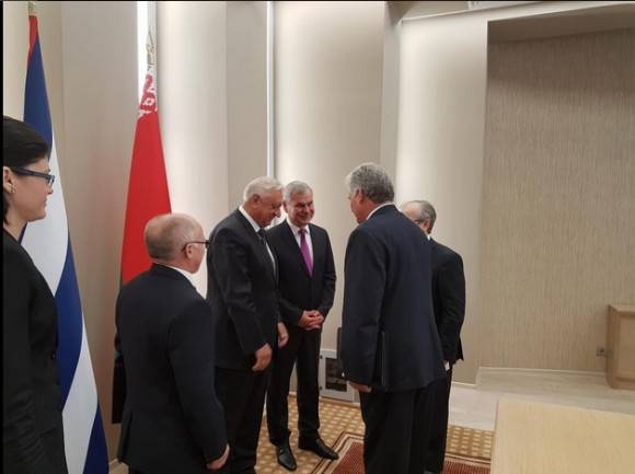 El Primer Vicepresidente cubano fue recibido por las máximas autoridades parlamentarias de Belarús. Foto: Cuenta en Twitter de Rogelio Sierra, Viceministro de Relaciones Exteriores