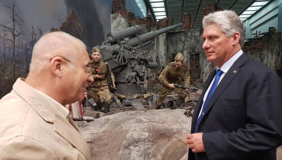 Díaz Canel visitó el Museo de la Gran Guerra Patria en Moscú. Foto: Cuenta en Twitter de Rogelio Sierra, Viceministro del MINREX