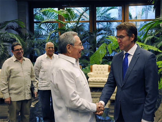 El presidente Raúl Castro Ruz y el Excmo. Sr. Alberto Núñez Feijóo, Presidente de la Junta de Galicia. Foto: Estudios Revolución