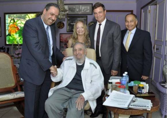 Fidel con el Presidente de ACNO. Foto: Estudio Revolución