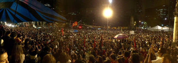 Las calles se repletan para mostrar el desagrado con el golpe a Dilma. Foto:  @DilmaBolada.