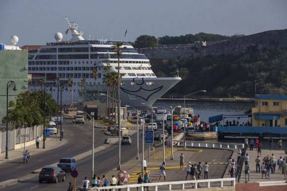 La llegada del Adonia a La Habana. Foto: Ismael Francisco/ Cubadebate