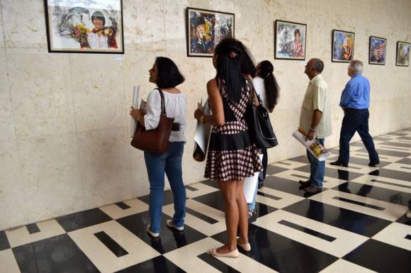 El público que asistió a la inauguración.  Foto: Marianela Dufflar / Cubadebate