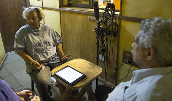 Ana Cairo Ballester y Pedro Pablo Rodríguez en el Estudio de Grabación "Lucía Huergo", grabando el podcast. Foto: Ismael Francisco/ Cubadebate