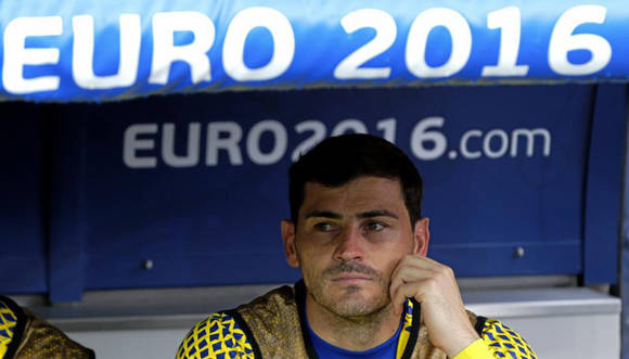 Iker Casillas se quedó en el banco. De Gea, a pesar del escándalo que precedió a la Euro, fue titular. Foto tomada de Marca.