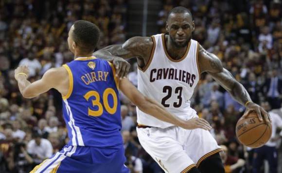 Curry contra Lebrón NBA Foto: AP