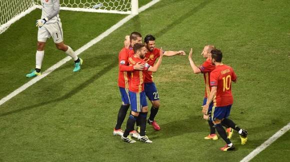España derrota a Turquía. Foto AFP