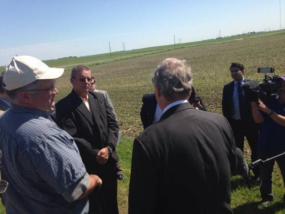 Ministro cubano de Agricultura comparte con productores orgánicos de Iowa, 3 de junio de 2016. Foto: Cuenta de Twitter de José Ramón Cabañas, Embajador de Cuba en EE.UU