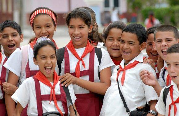 No es por suerte o casualidad que Cuba escapa de esa realidad que impera en el mundo, es gracias a las políticas de la Revolución que todos los niños en Cuba van a la escuela. Foto: Roberto Suárez/ Juventud Rebelde.