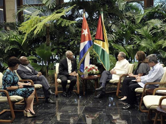 El Presidente cubano Raúl Castro Ruz, recibió este domingo al Honorable David Arthur Granger, Presidente de la República Cooperativa de Guyana. Foto: Estudio Revolución