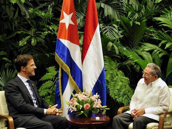 El Presidente cubano Raúl Castro Ruz, recibió al excelentísimo señor Mark Rutte, Primer Ministro y Ministro de Asuntos Generales del Reino de los Países Bajos, La Habana, 4 de junio de 2016. Foto: Estudio Revolución