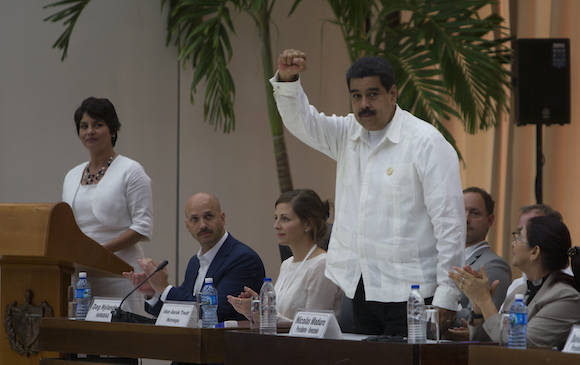 Firma del Acuerdo para el Cese al Fuego y de Hostilidades Bilateral y Definitivo, y la Dejación de las Armas. Foto: Ladyrene Pérez/ Cubadebate