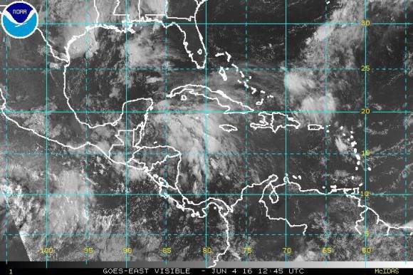 Extensa área de disturbio al noroeste del Mar Caribe, próximo Yucatán, con un 70% de probabilidad de Ciclón Tropical.