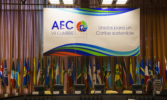 Lista la Sala del Palacio de las Convenciones donde sesionará la reunión de altos funcionarios y Cancilleres. Foto: Ismael Francisco/ Cubadebate
