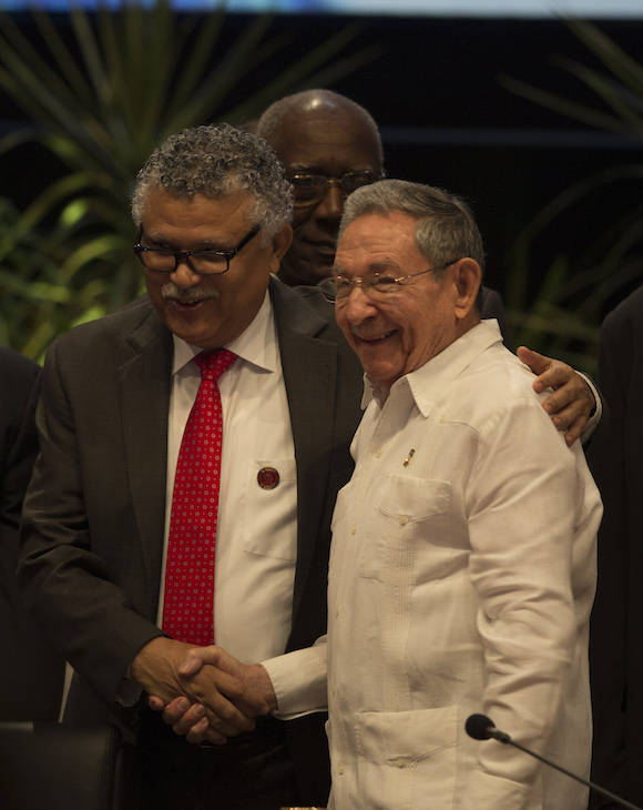 Raúl y Alfonso Múnera, Secretario General de la AEC. Segmento oficial de la VII Cumbre de la Asociación de Estados del Caribe. Foto: Ismael Francisco/ Cubadebate