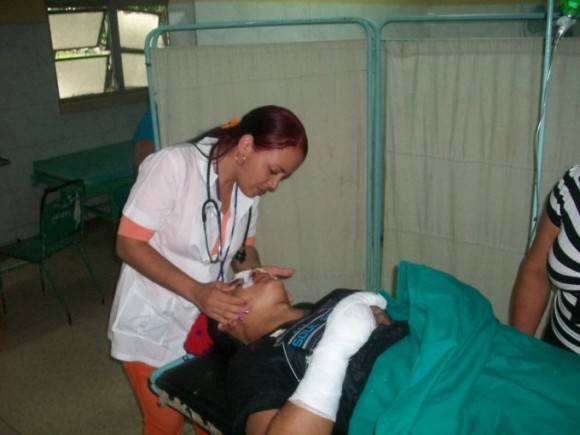 Lesionados reciben atención médica en el Hospital Celia Sánchez, de Manzanillo. Foto: La Demajagua
