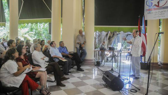 Intervención de Ricardo Alarcón de Quesada (D), político cubano vinculado a la Causa del Pueblo puertorriqueño. Foto: Oriol de la Cruz Atencio/ ACN