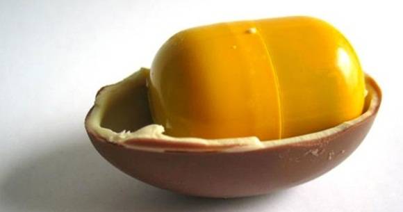 El Kinder Sorpresa, también conocido como Huevo Kinder, es un producto  que consiste en un huevo de chocolate con juguetes en el interior.