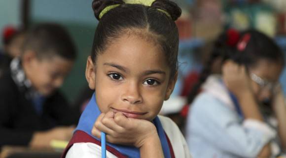 Niña en su primer día de clase. Foto: Ladyrene Pérez/ Cubadebate