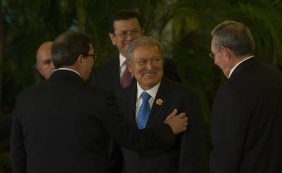 El Presidente Raúl Castro da la bienvenida a delegaciones que asisten a VII Cumbre de la AEC. Foto: Ismael Francisco/ Cubadebate