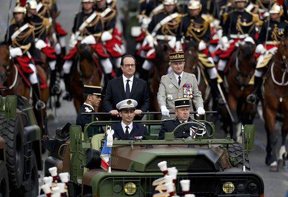 El presidente François Hollande en el desfile. Foto: Reuters. 