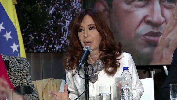 Cristina habla en homenaje a Chávez en Buenos Aires,  28 julio 2016, Foto: Cuenta de Twitter de Juan Manuel Karg