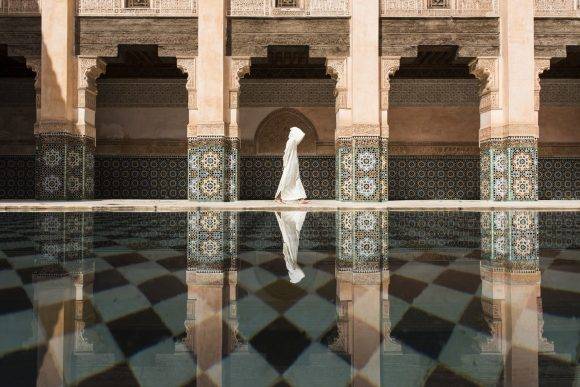 “Aunque había mucha gente en Ben Youssef, seguía siendo más silenciosa y calma que Marrakech. Esperé durante largo tiempo el momento perfecto para tomar una foto”. – Takashi Nakagawa Takashi Nakagawa / National Geographic Travel Photographer of the Year Contest