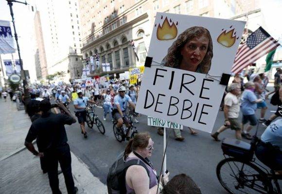 Protestas en las calles tras los mensajes develados por Wikileaks. Foto: AP.