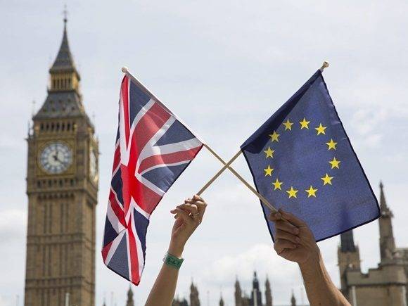  Los británicos han decidido con un 51,9% de los votos marcharse de la UE: el 48,1% restante quiere quedarse. EFE 