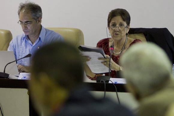 Yolada Ferrer, presidenta de la Comisión de Relaciones Internacionales y Alberto Núñez, vicepresidente. Foto: Ladyrene Pérez/ Cubadebate. 