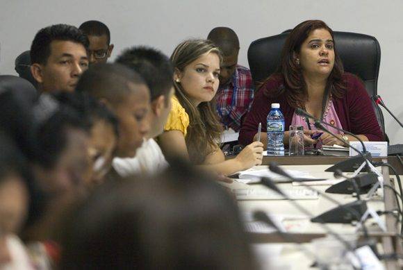 Debates en la comisión de Atención a la Niñez y la Igualdad de Derechos de la Mujer. Foto: Ladyrene Pérez/ Cubadebate.