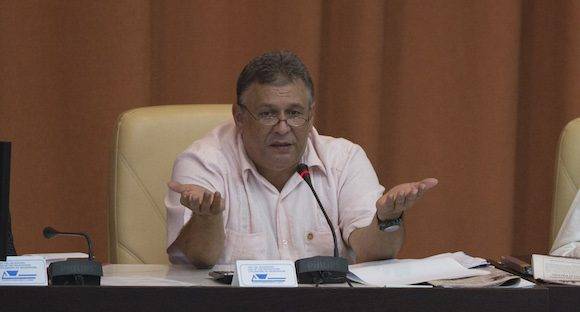 Marino Murillo interviene en el Parlamento. Foto: Ladyrene Pérez/ Cubadebate