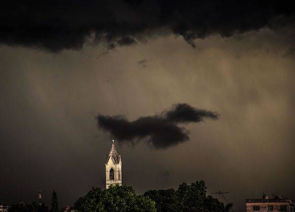 La tempestad en La Habana. Foto: Ismael Francisco/ Cubadebate