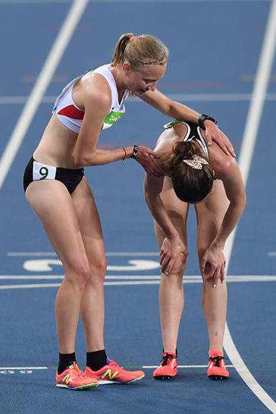 Abbey D'Agostino y Nikki Hamblin: el espíritu Olímpico. Foto: Getty Images / Shaun Botterill