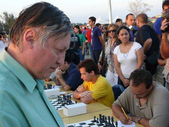 “Estas simultáneas son un gran acontecimiento para el ajedrez cubano y para el ajedrez mundial”, declaró el siete veces campeón mundial Anatoli Karpov.