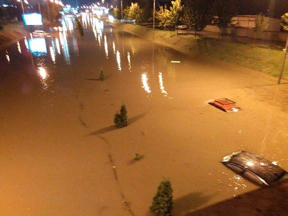 Intensas lluvias en Macedonia. Foto tomada de Twitter.