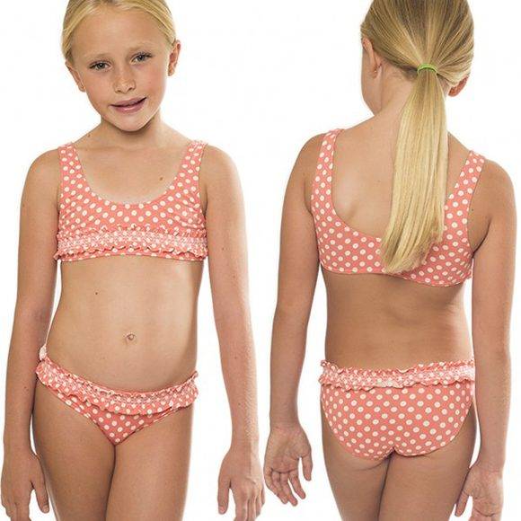 Los expertos se cuestionan si las niñas deberían usar bikinis.
