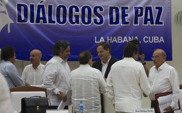 El gobierno de Colombia y las FARC anuncian el fin de las negociaciones con un histórico acuerdo por la paz. Foto: Ladyrene Pérez/ Cubadebate
