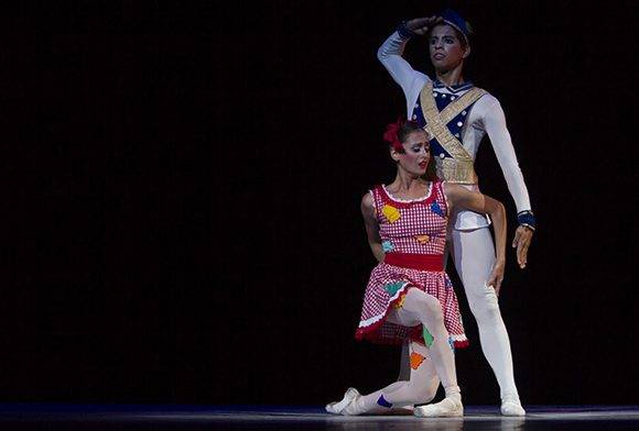 Chanel Cabrera y Françoise LLorente, del Ballet Nacional de Cuba interpretaron la coreografía Muñecos. Foto: Ladyrene Pérez/ Cubadebate.