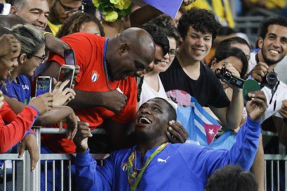 Mijaín López celebra su victoria en Rio 2016. Foto: Markus Schreiber/ AP
